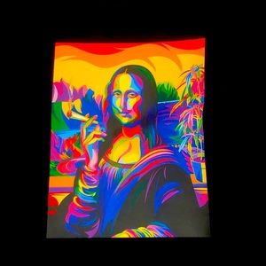 Mona Lisa weed T-shirt.